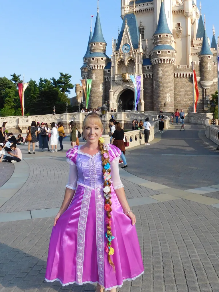 Andrea Stano inspiratsiooniks on vendade Grimmide muinasjututegelane ja Disney hittfilmi tegelaskuju Rapuntsel.