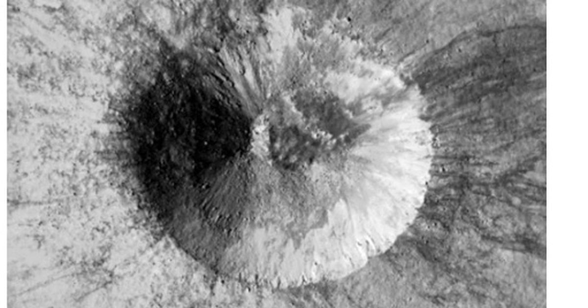 Mēness krāteris vēl neredzētā NASA attēlā - Kosmoss - Planēta - TVNET