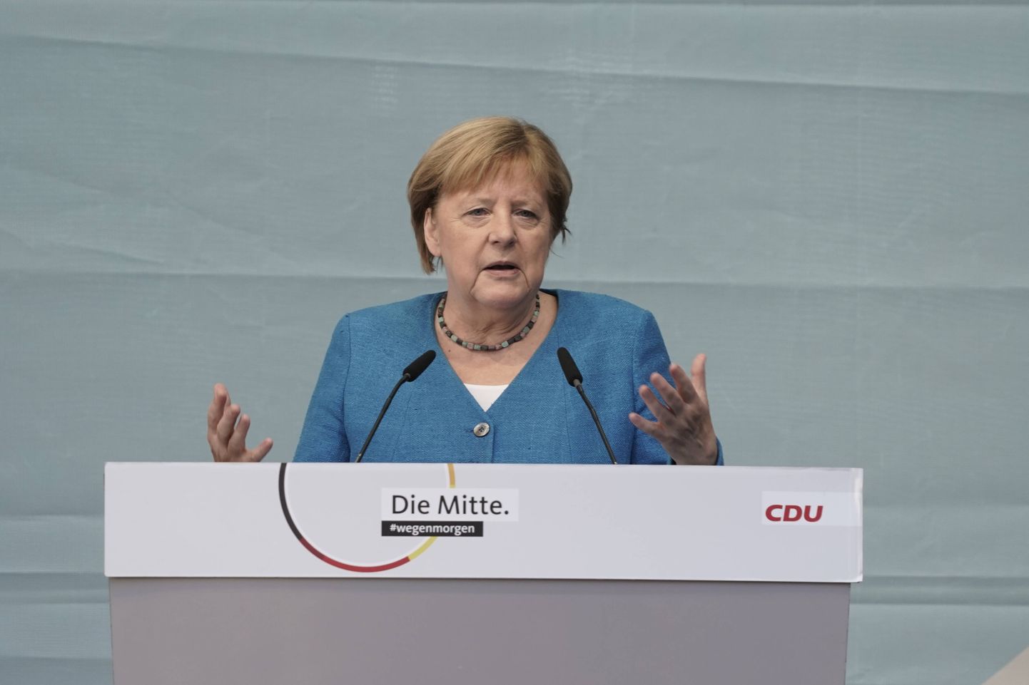 Ametistlahkuv Saksa kantsler Angela Merkel.