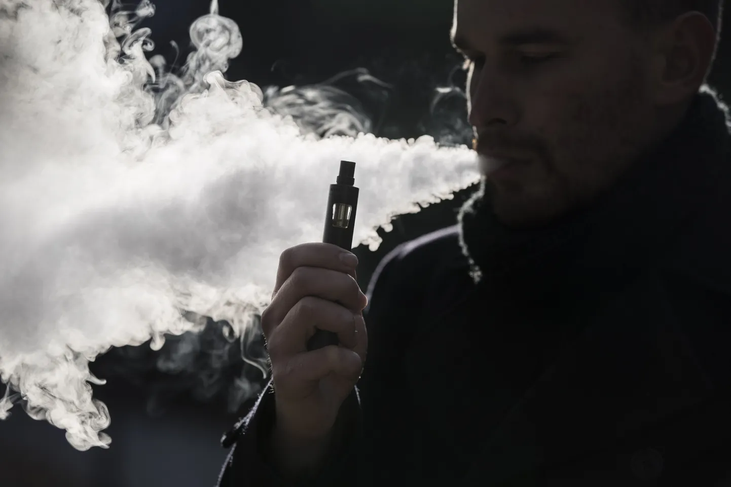 Nikotiinisisaldusega elektroonilistele sigarettidele tuleb panna terviseohu hoiatused ning maksimaalne lubatud nikotiinisisaldus on 20 mg/ml.