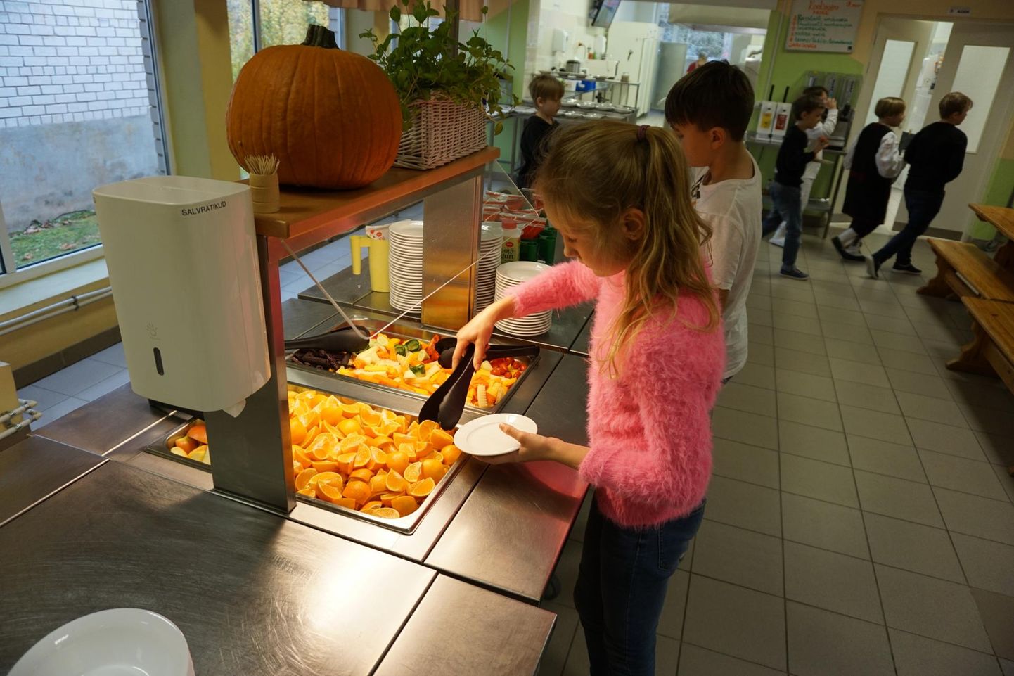 Kitzbergi gümnaasiumis on õpilased juba aastaid kiitnud oma koolitoitu ja kokka.