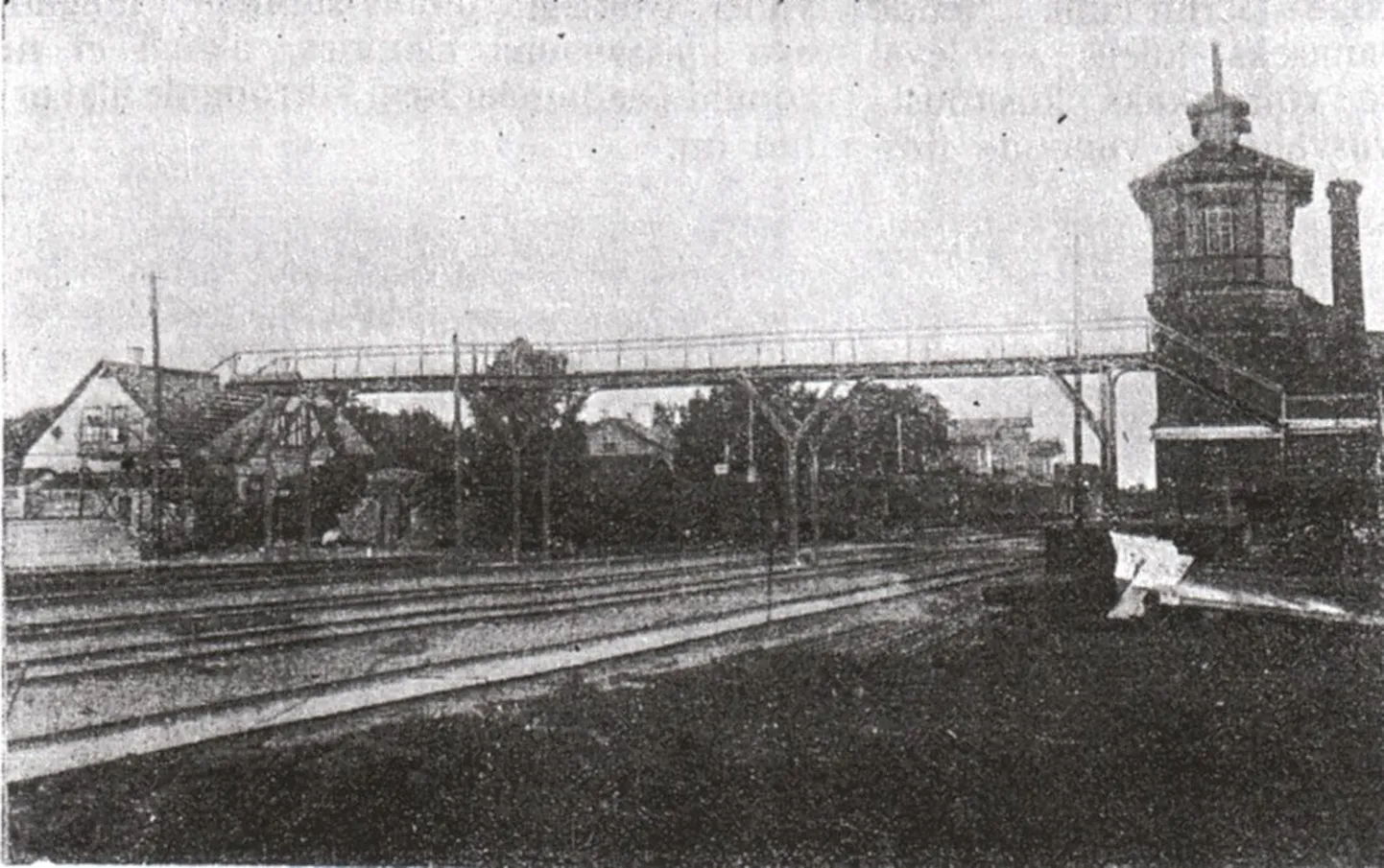 Jalakäijate viadukt Viljandi ja Väike-Maarjamõisa, praeguse J. Tõnissoni ja Tervishoiu tänava vahel.