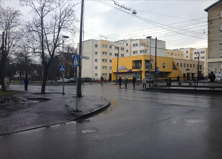 Перекресток улиц Уус-Малева и Копли, где стерта разметка. На данном перекрестке или в его окрестностях было три ДТП с пострадавшими. 