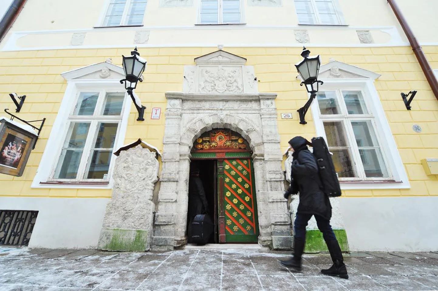 Mustpeade maja kuulub praegu Tallinnale, aga valitsus toetab selle tagastamist Mustpeade Vennaskonnale.