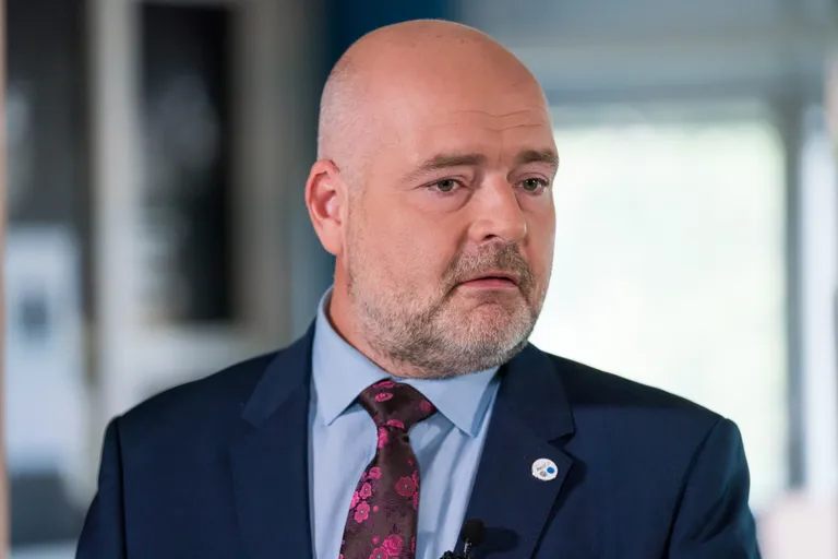 Siseminister Andres Anvelt loobus tervislikel põhjustel oma ametikohast.