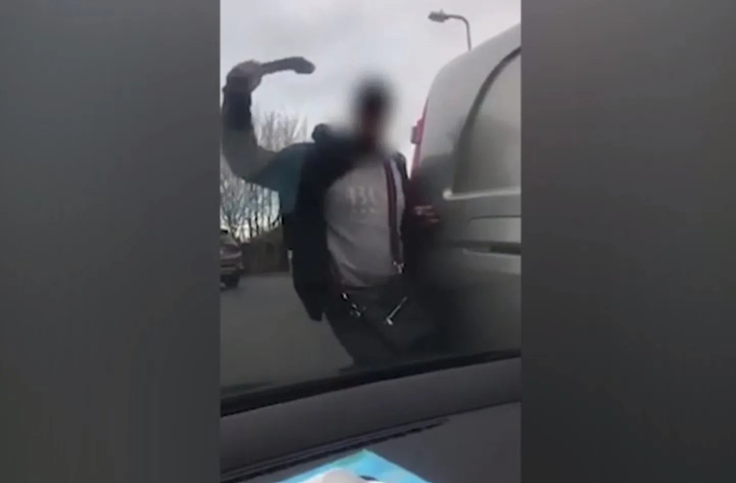 Kaasreisija ründas teist autot matšeetega.
