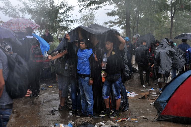 Vihma trotsivad araablased. Suurem osa põgenikest on saabunud Makedooniasse Süüria ja Iraagi sõjakeeristest.