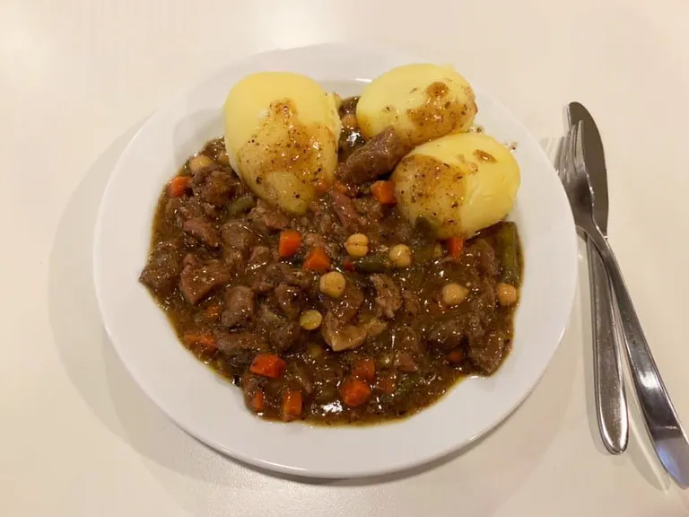 9 EUROT JA 21 SENTI: Kui Heiki Hanso ports maksis veidi alla 10 euro, siis toitlustaja sõnul küsitakse keskmise portsu eest umbes neli eurot.