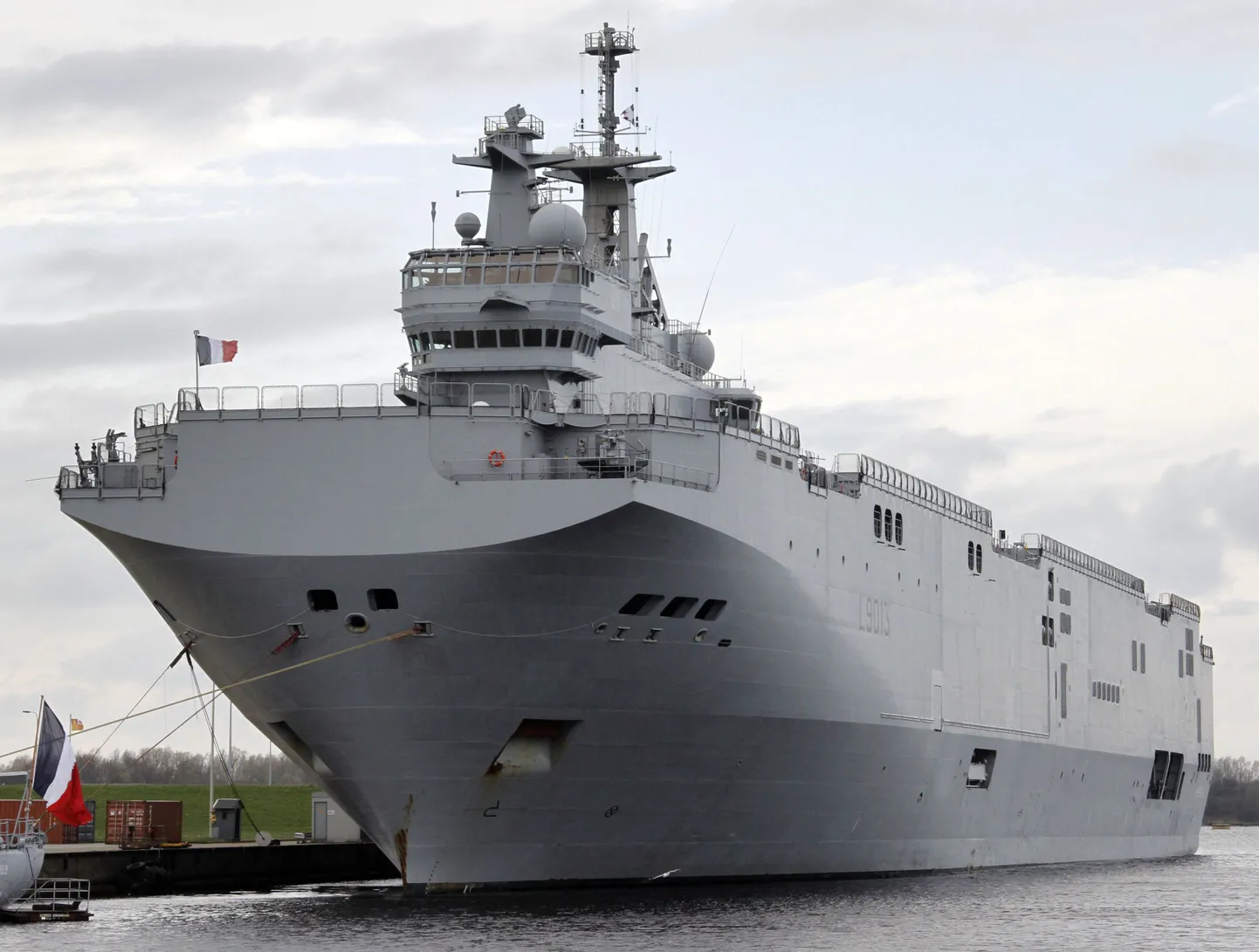 Вертолетоносец Mistral.