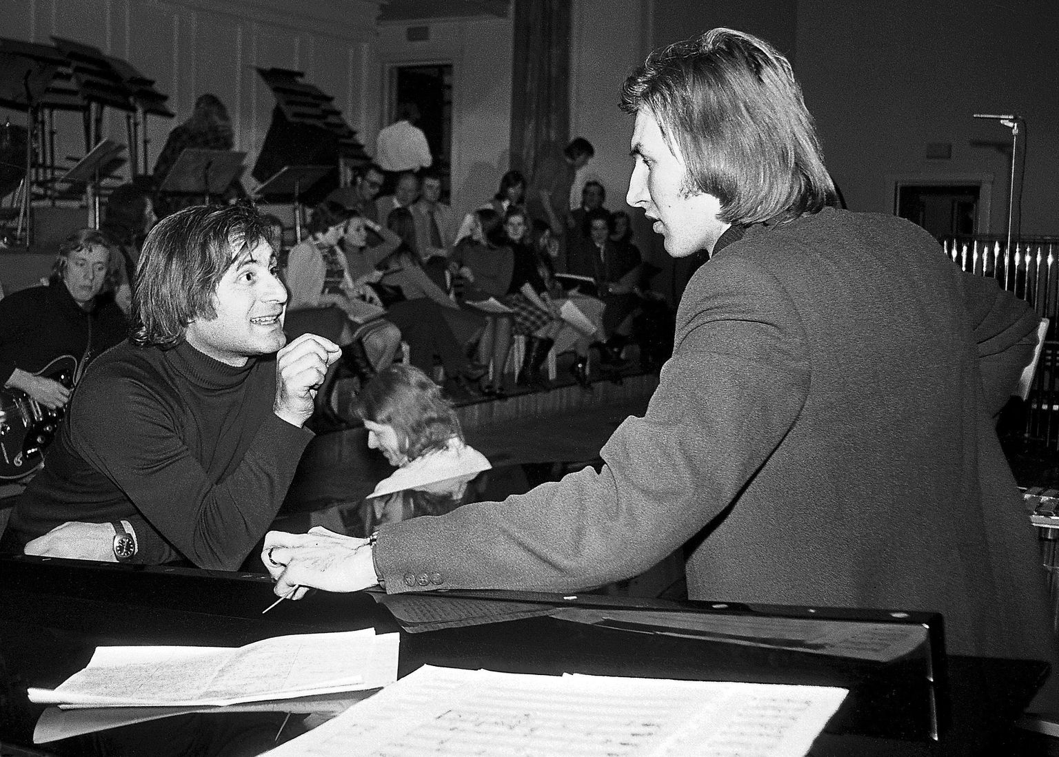 Helilooja Alfred Schnittke ja dirigent Tõnu Kaljuste salajasel salvestusel 1976. aasta veebruaris Estonia kontserdisaalis.
