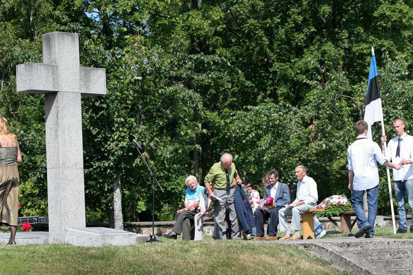 Möödunud reedel Saksa sõjaväe kalmistul peetud koosviibimisega tähistati 70 aasta möödumist Hitleri vägede Viljandisse saabumisest.