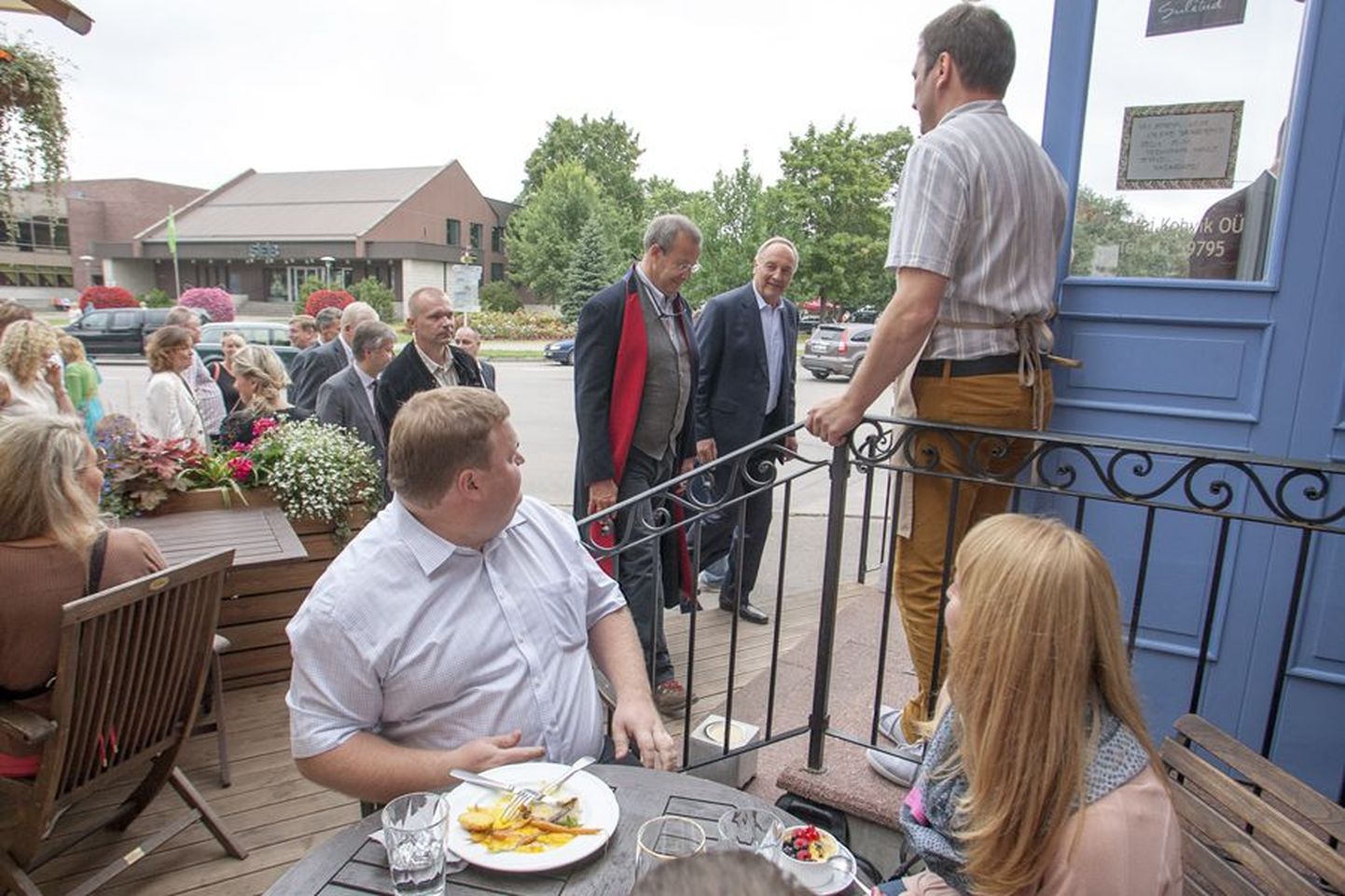 Pärimusmuusika festivali ajal on Viljandi söögikohad külalisi täis. 2013. aastal käisid restoranis Fellin Eesti president Toomas Hendrik Ilves ja Läti riigipea Andris Bērziņš.