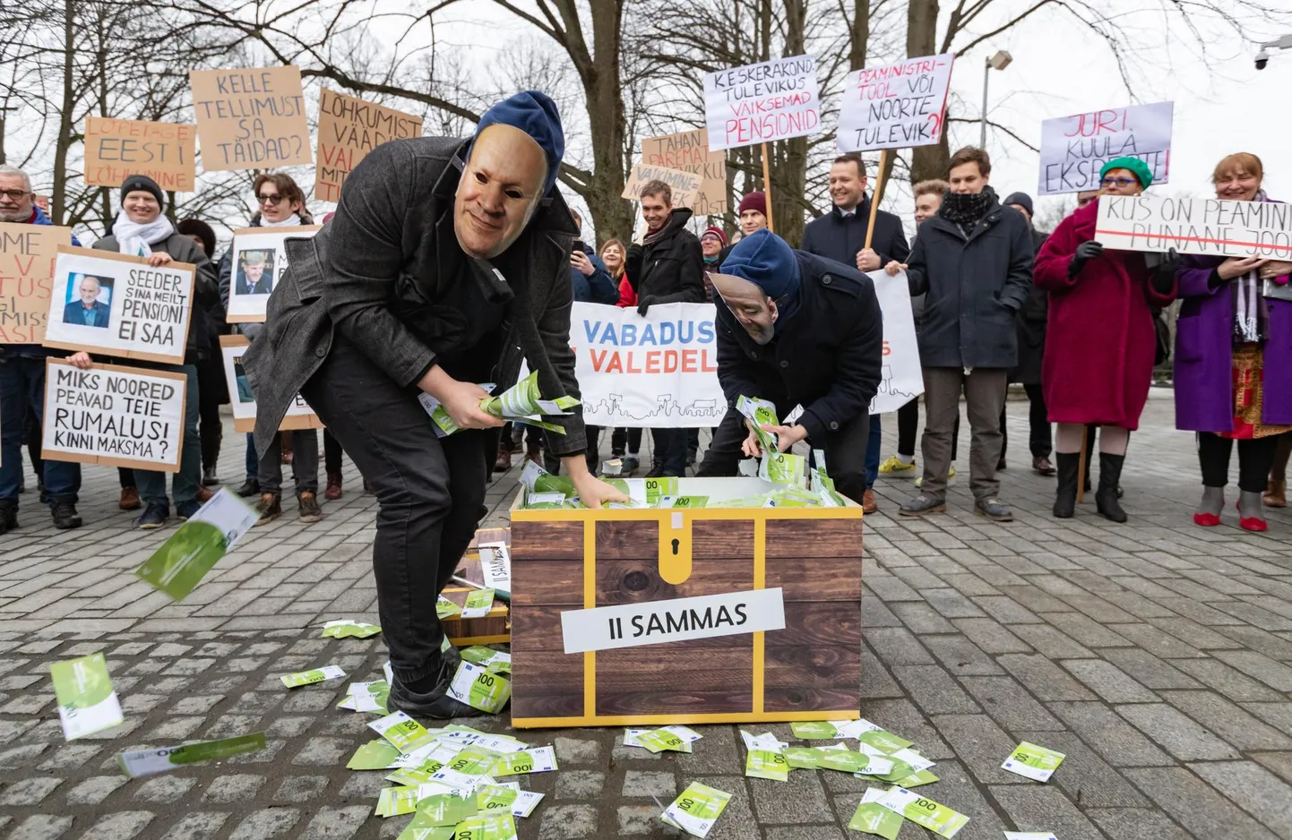 Opositsiooni meeleavaldus Riigikogu ees pensionisüsteemi muudatuste vastu 2020. aastal.