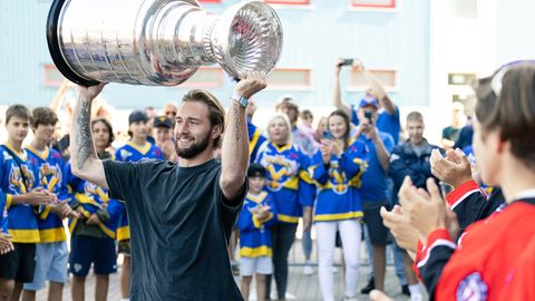 VIDEO ⟩ Balinskis Mārupē prezentē Stenlija kausu un uzrunā apmeklētājus