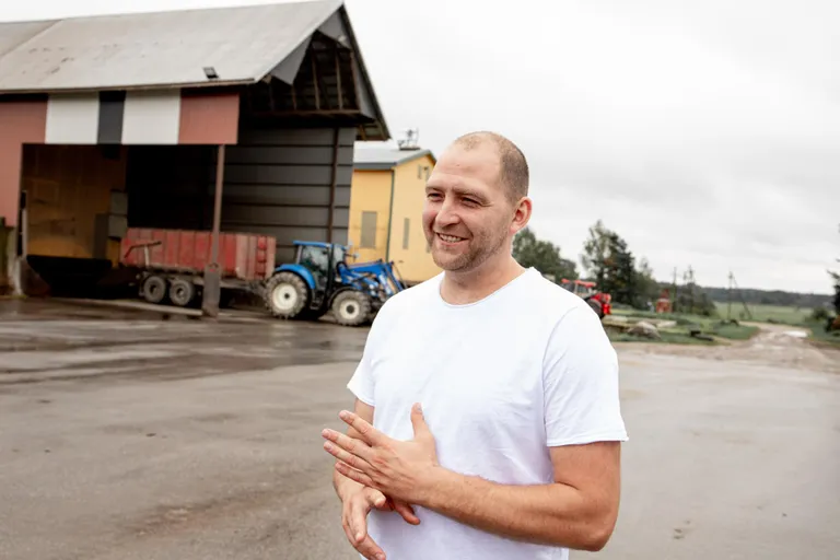 Pärnumaa parimaks põllumeheks valitud Urmet Kalden näeb tõsist probleemi, et riigi raha eest kasvatatud taimed on pandud turule, kus müüvad oma kaupa ka suured ja väikesed eraettevõtjad.