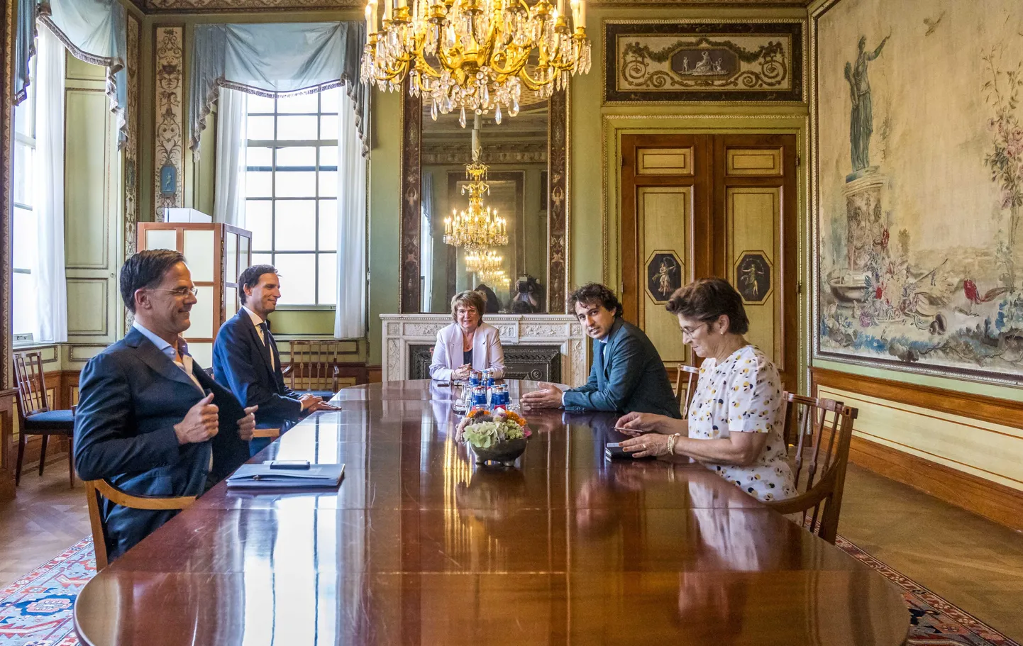 Viie Hollandi partei liidrid pidamas kõnelusi uue võimukoalitsiooni moodustamise üle.