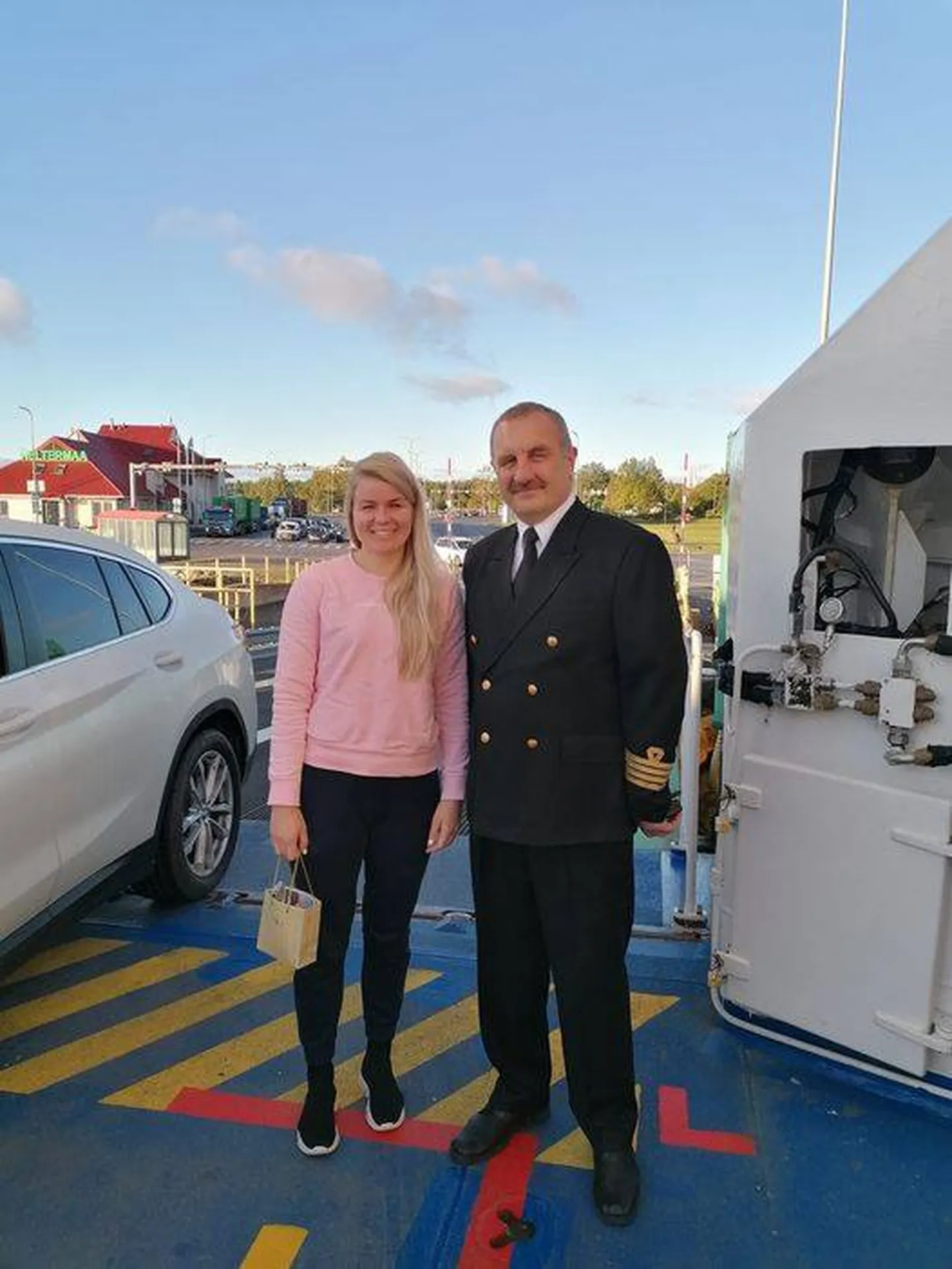 Parvlaev Tiiu kapten Arvo Suurhans tervitab miljonendat reisijat