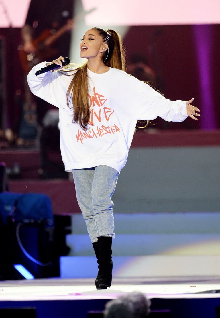 Ariana Grandee sineb «One Love Manchester» heategevuslikul kontserdil 2017.