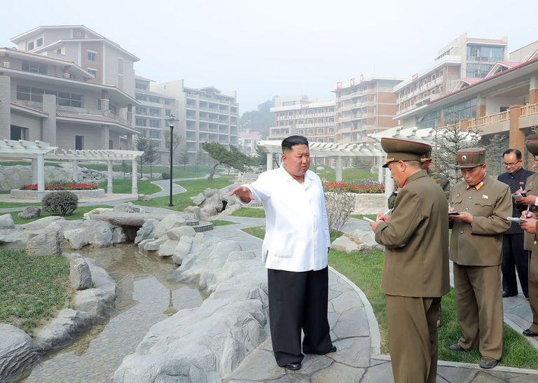 Põhja-Korea liider Kim Jong-un külastas detsembris avatavat Yangdoki kuumaveeallikate kuurortit.