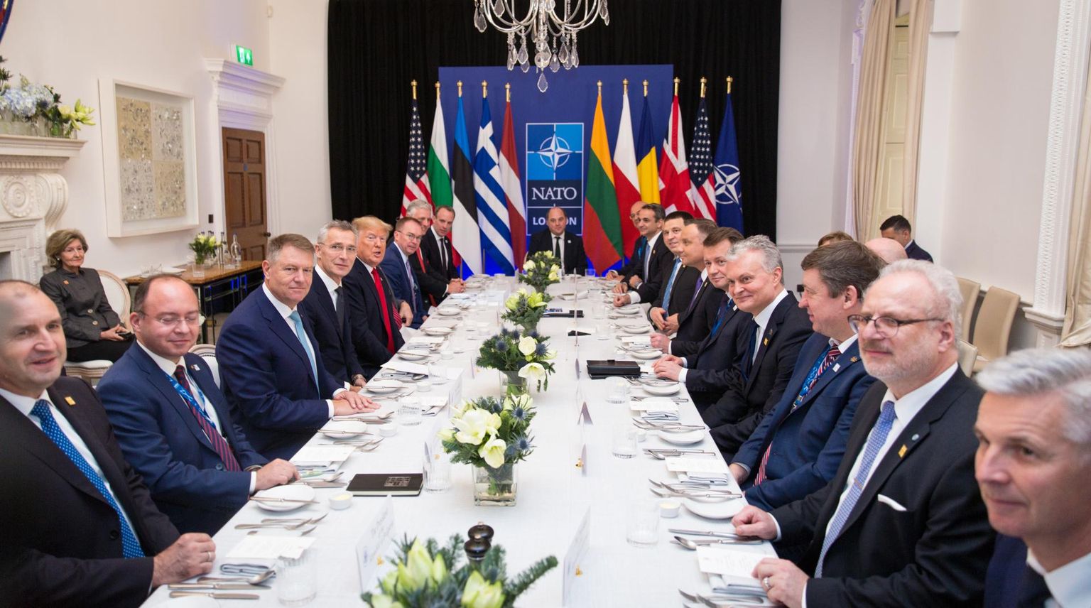Donald Trump kutsus erilõunale kaheksa NATO liikmesriigi liidrid, kelle kodumaa täidab kahe protsendi reeglit. 