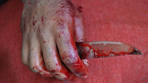 Кошмар на улице в Ласнамяэ: неизвестный тяжело ранил ножом молодую женщину