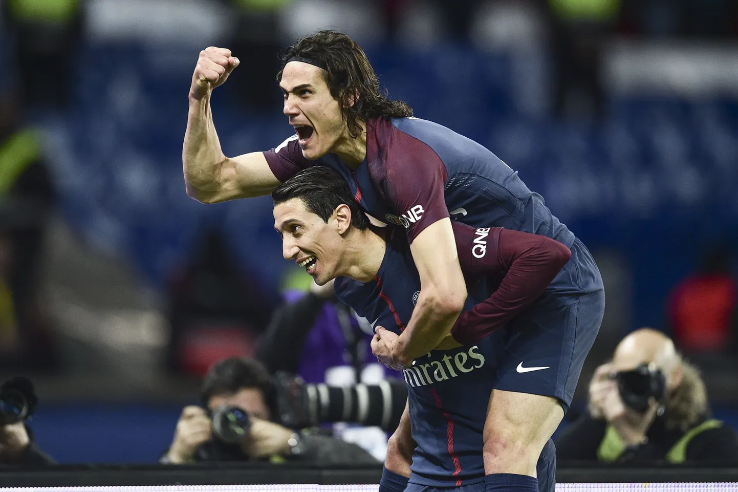 PSG ründemängijad Edinson Cavani (üleval) ja Angel Di Maria.