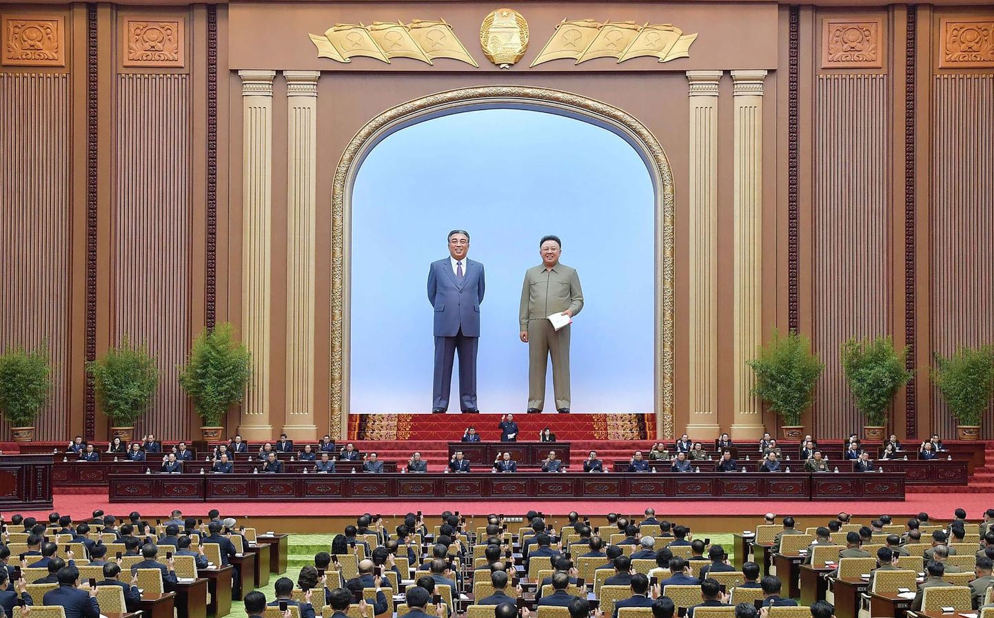 Põhja-Korea nukuparlament kõrgeim rahvakogu selle aasta teist istungjärku pidamas. Foto avaldas riiklik uudisteagentuur KCNA.