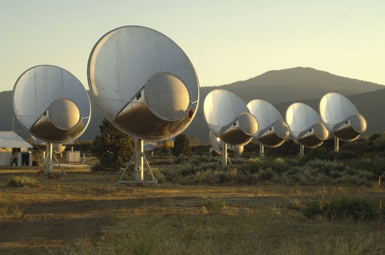 Alleni teleskoobid Californias. SETI ostib nende abil maavälist signaali