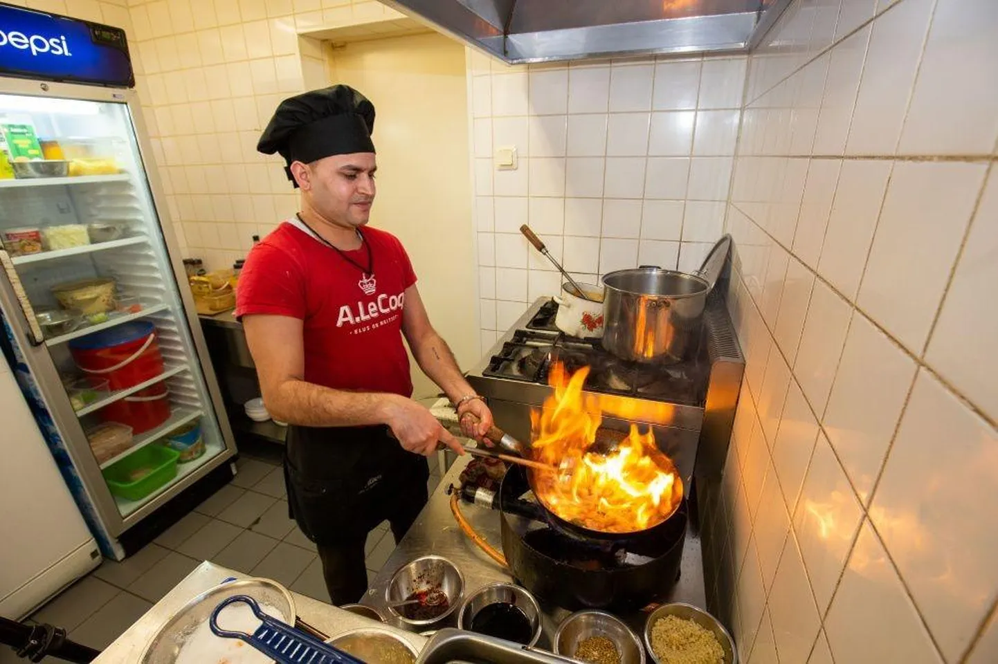 Vaga Mama Paide toidukoha üks kokkadest oli Raj Kumar.