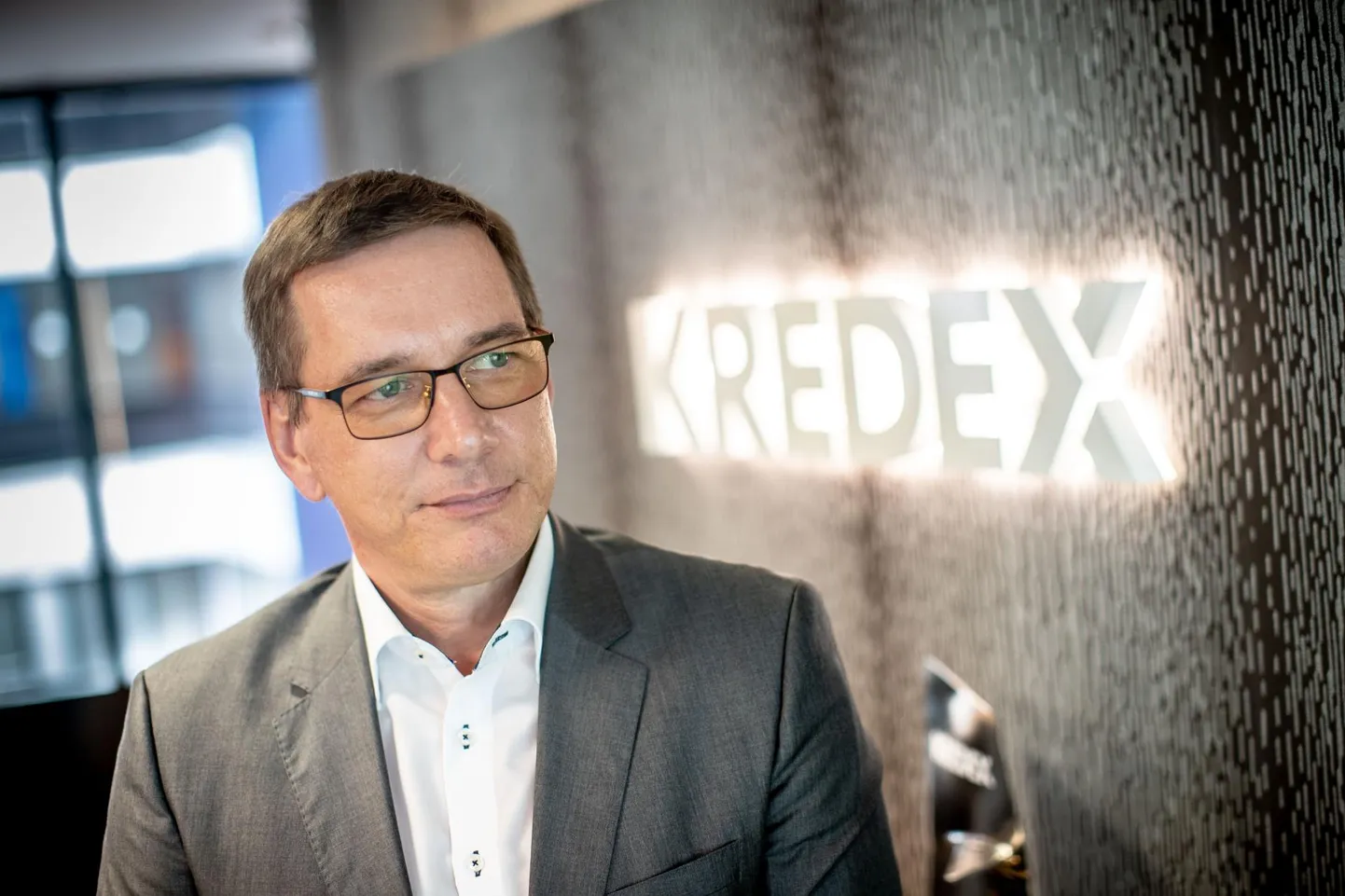 KredExi juht Ivo Kuldmäe eelistaks, et laenu kodu jaoks saaks inimene, kes soovib põhieluaset, mitte suuremat maja, et eelmine üürile ­anda.