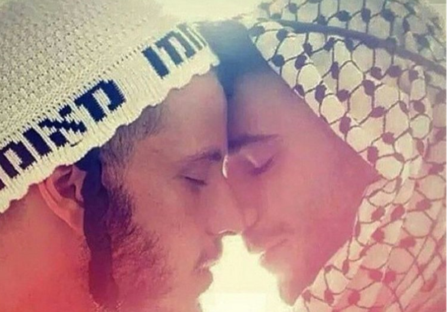 Madonna postitas oma Instagrami pildi, mis kujutab juudi ja moslemi meest  suudlemas