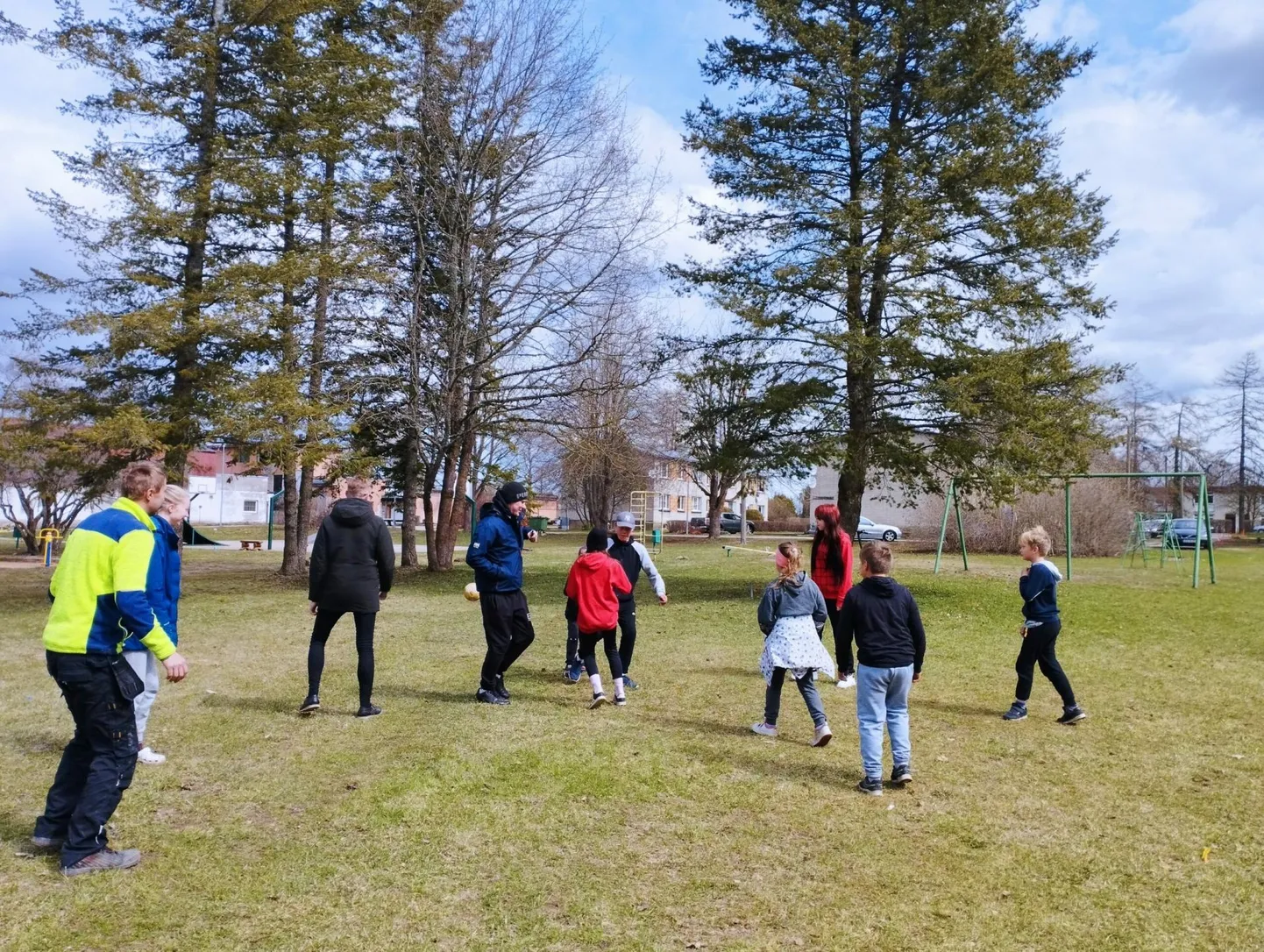 Aaspere lapsed soovivad tulevikus jalgpalli taguda päris väravatesse.