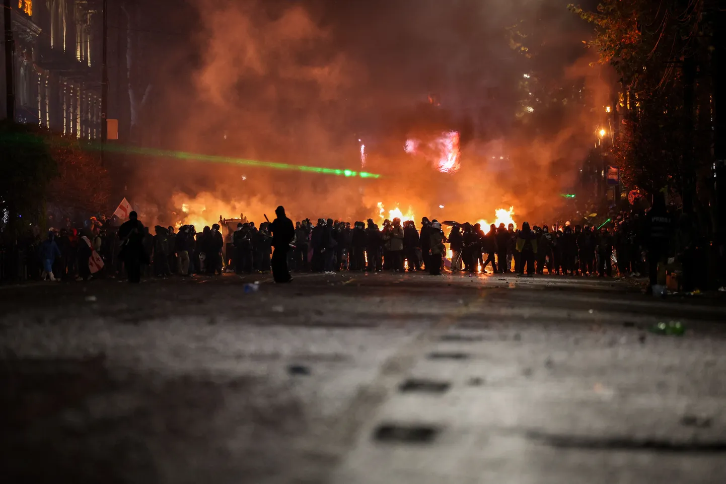 Protestijad vastamisi politseiga Tbilisi tänavail.