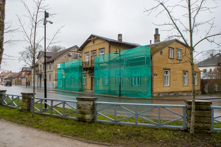 Lossi 25 maja saab samuti uue katuse.