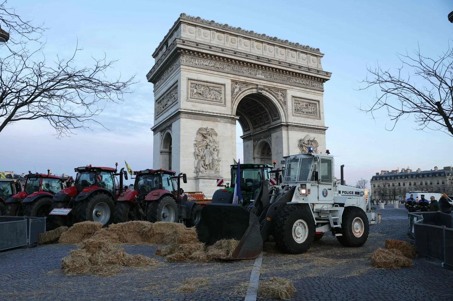 Prantsusmaa põllumeeste meeleavaldus täna hommikul Pariisis asuva Triumfikaare juures.