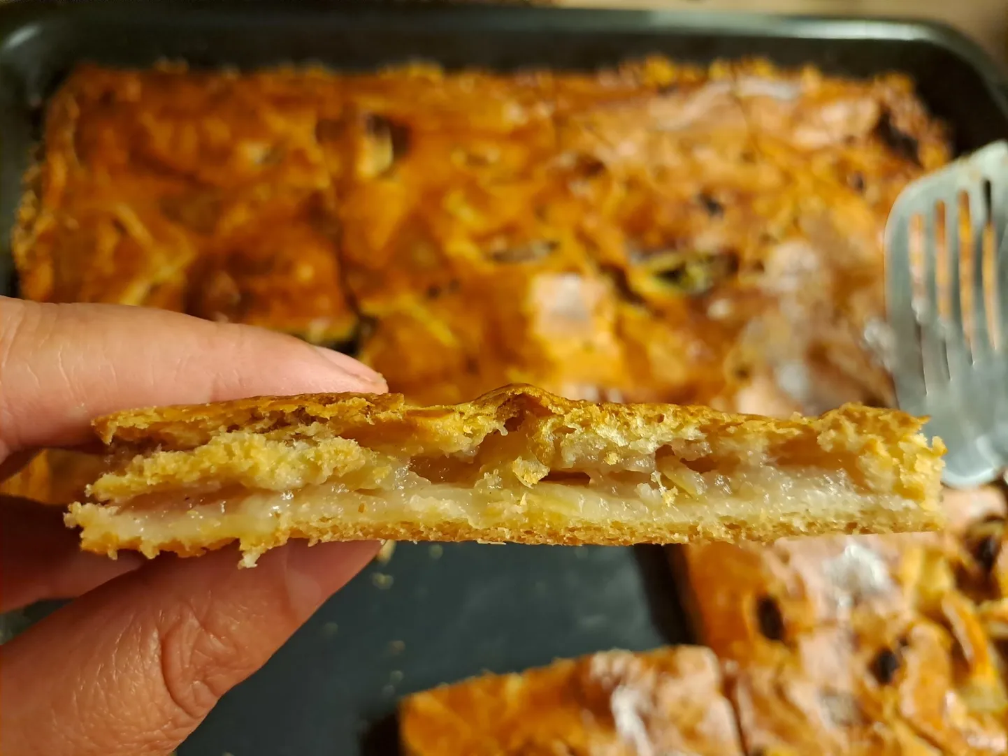 Superplānā un sulīgā ābolu plātsmaize
