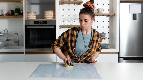 See kodune vahend teeb räpase keraamilise pliidiplaadiga imesid