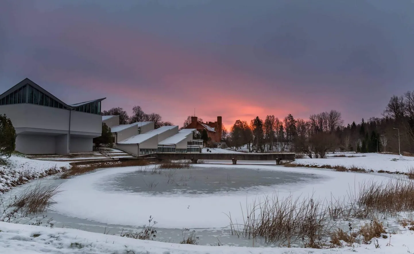 Jäneda sovhoostehnikumi
kunagine õppehoone on pooltühjana seisnud juba aastakümneid.