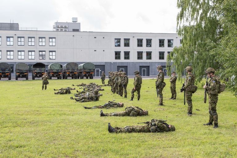 Значительная часть оборонных расходов Эстонии направлялась в последние годы и на развитие расположенного в Йыхви городка Сил обороны.