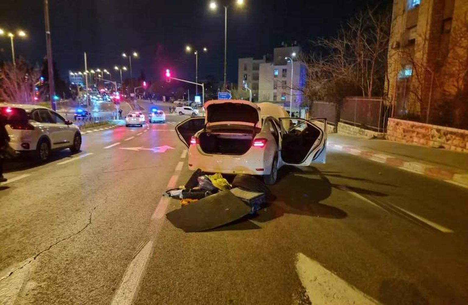 Автомобиль, на котором террорист убил семь человек в синагоге в районе Неве-Яков в Иерусалиме.
