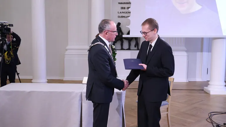 Professor Peeter Tulviste mälestusfondi 5000-eurose preemia sai Tartu Ülikooli teoreetilise filosoofia teadur Uku Tooming.