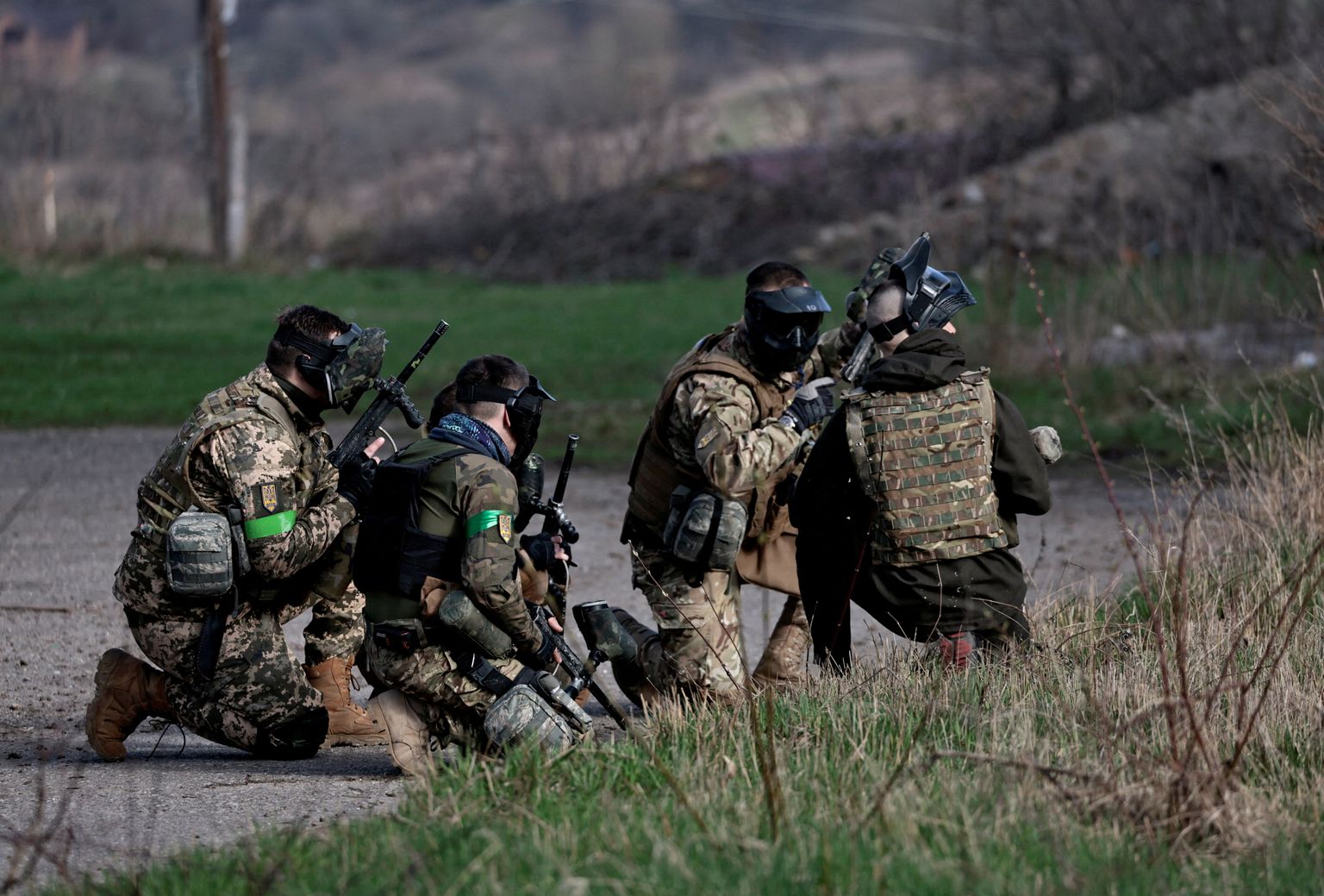 Ukrainas territoriaalkaitse üksuse võitlejad 15. aprillil 2022 Sumõs