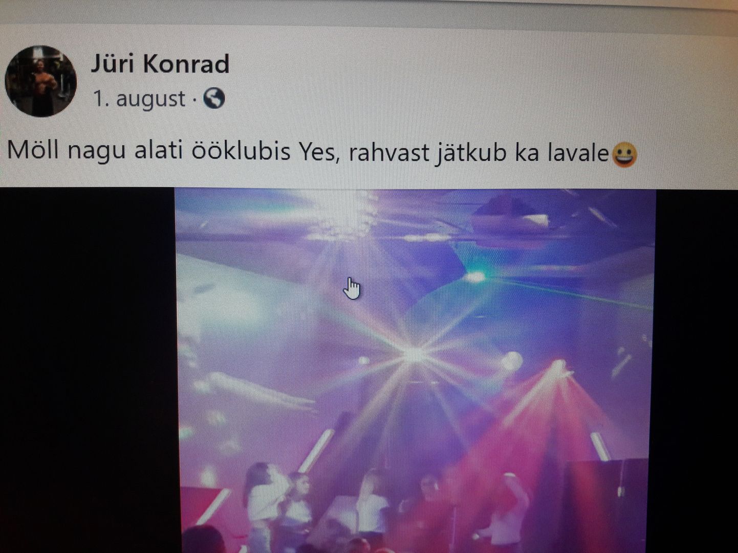 Юри Конрад 1 августа сам разместил в "Фейсбуке" пост, в котором отмечал, что в его ночном клубе идет гулянка и народу хватает также на сцене.