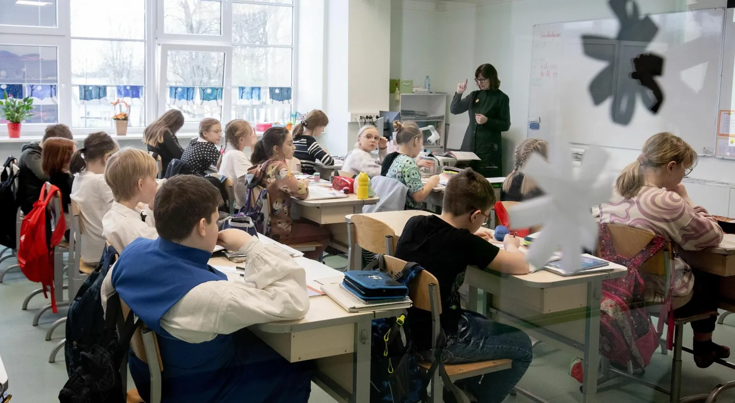 Haridus- ja teadusministeeriumil pole ülevaadet, kui palju õpetajaid on puudu Pärnumaal kokku.