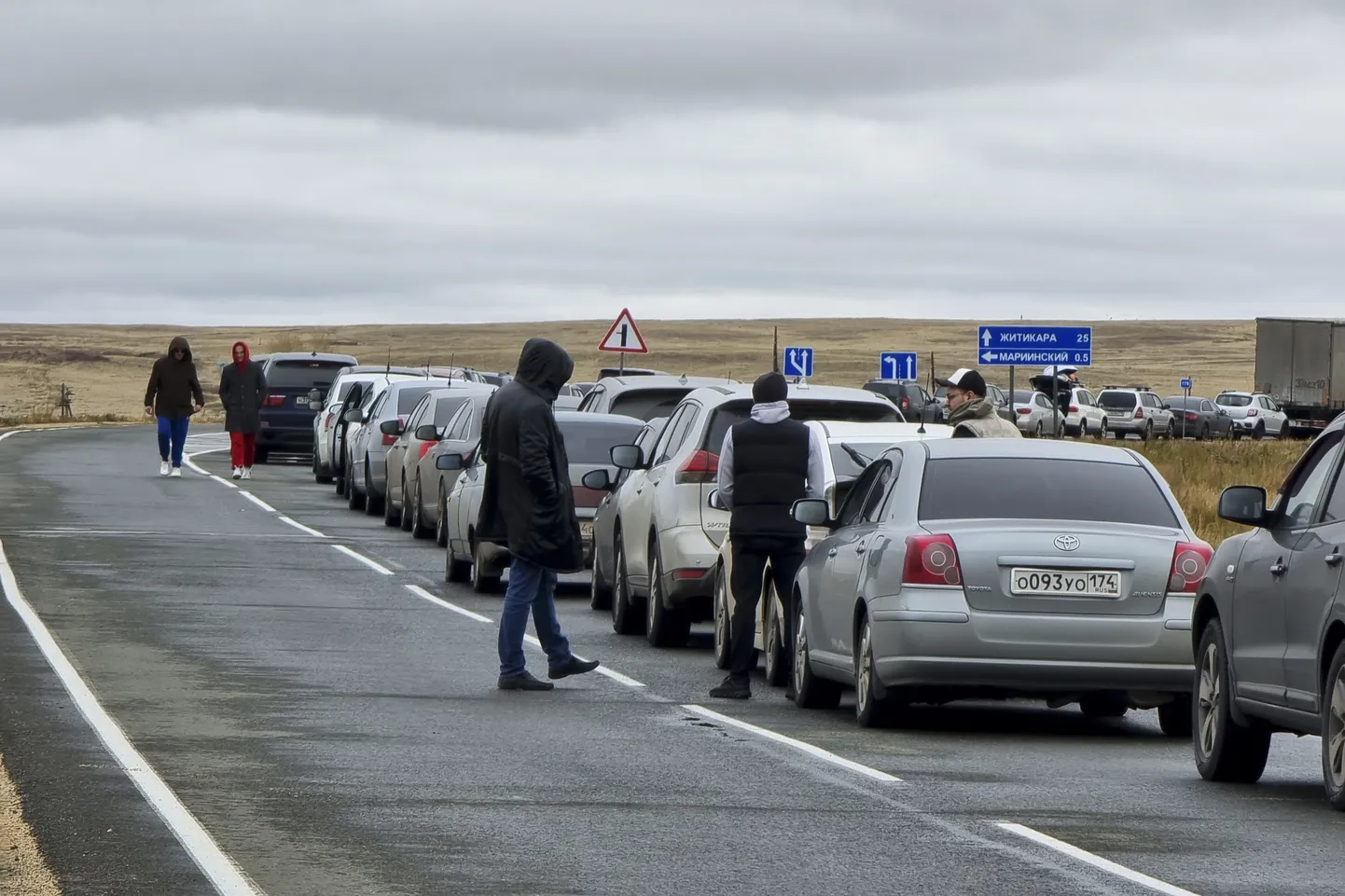 Venemaalased lahkumas pärast osalise mobilisatsiooni väljakuulutamist 2022. aasta sügisel Tšeljabinski oblastist Kasahstani. Foto on illustratiivne.