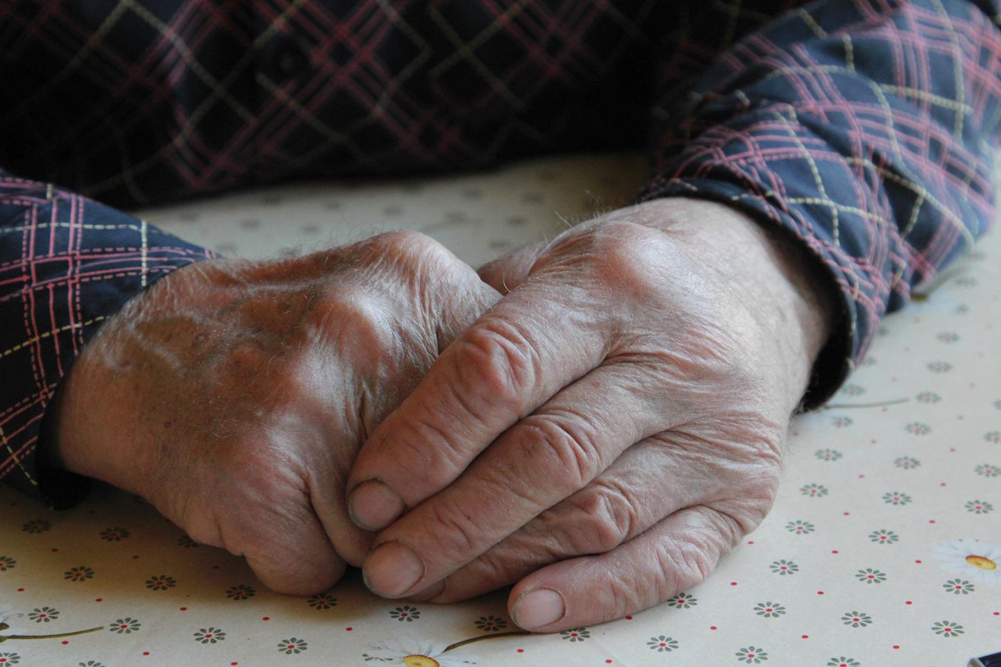 Pildil eaka inimese käed. Foto on illustratiivne.