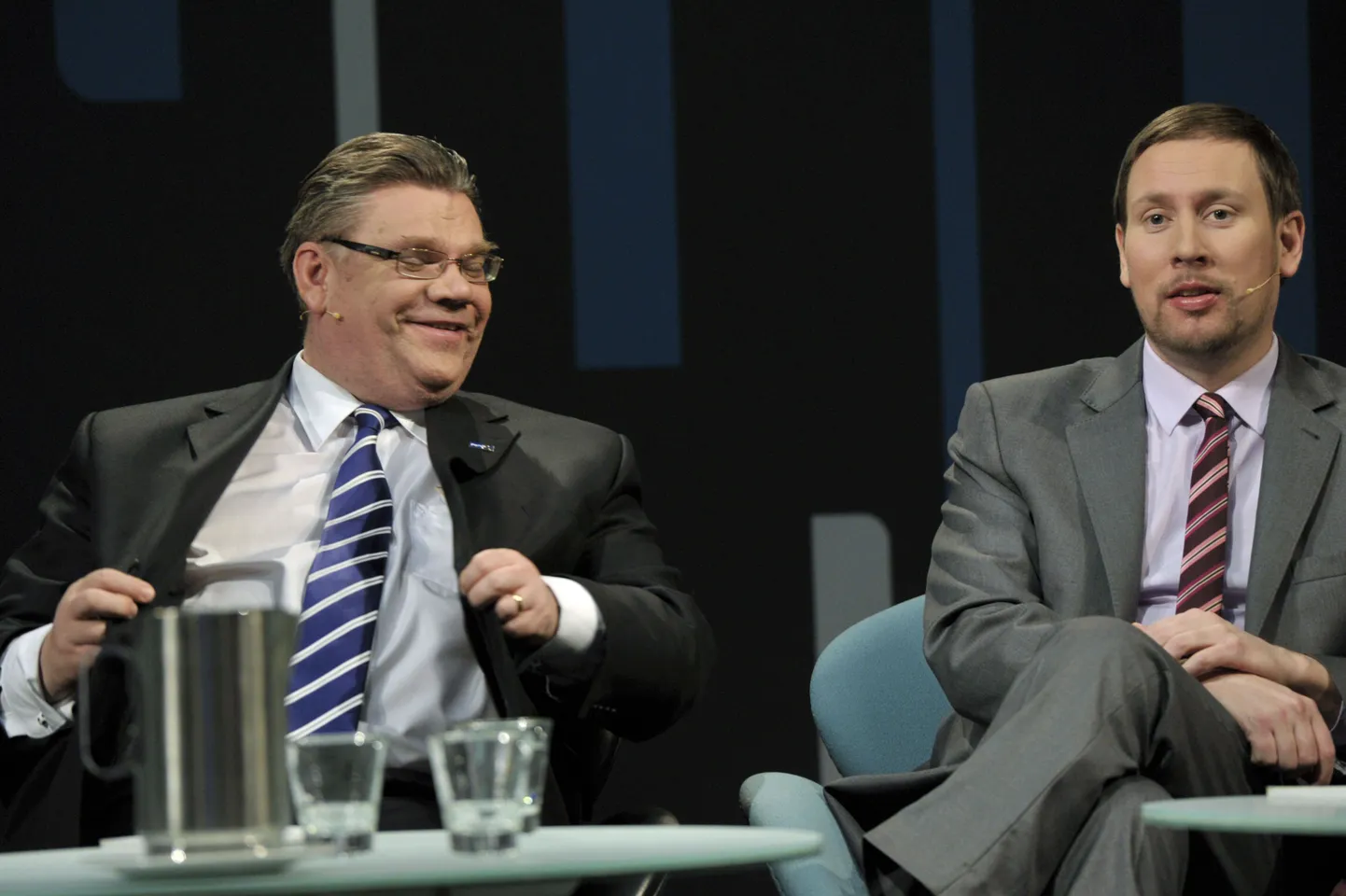 Põlissoomlaste juht Timo Soini (vasakul) koos Vasakliiidu esimehe Paavo Arhinmäkiga.