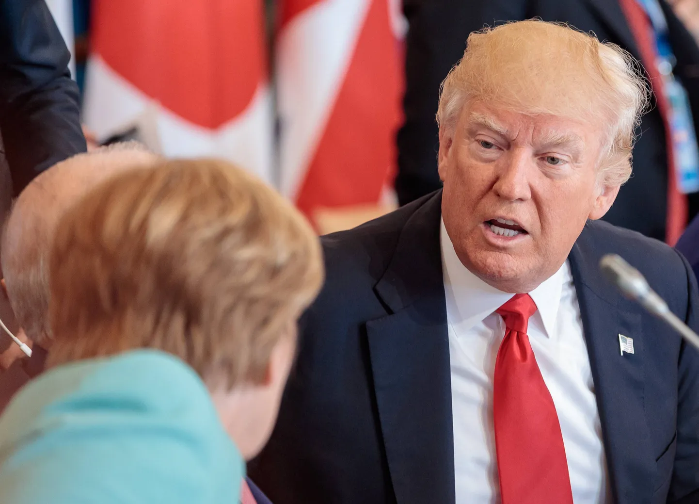 Ангела Меркель и Дональд Трамп на саммите "Большой семерки".