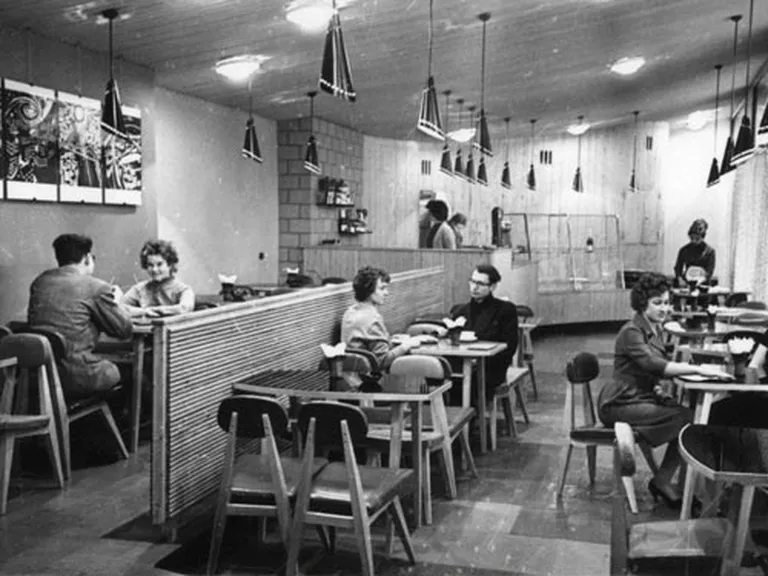 Kafejnīca «Jaunība». 1960 