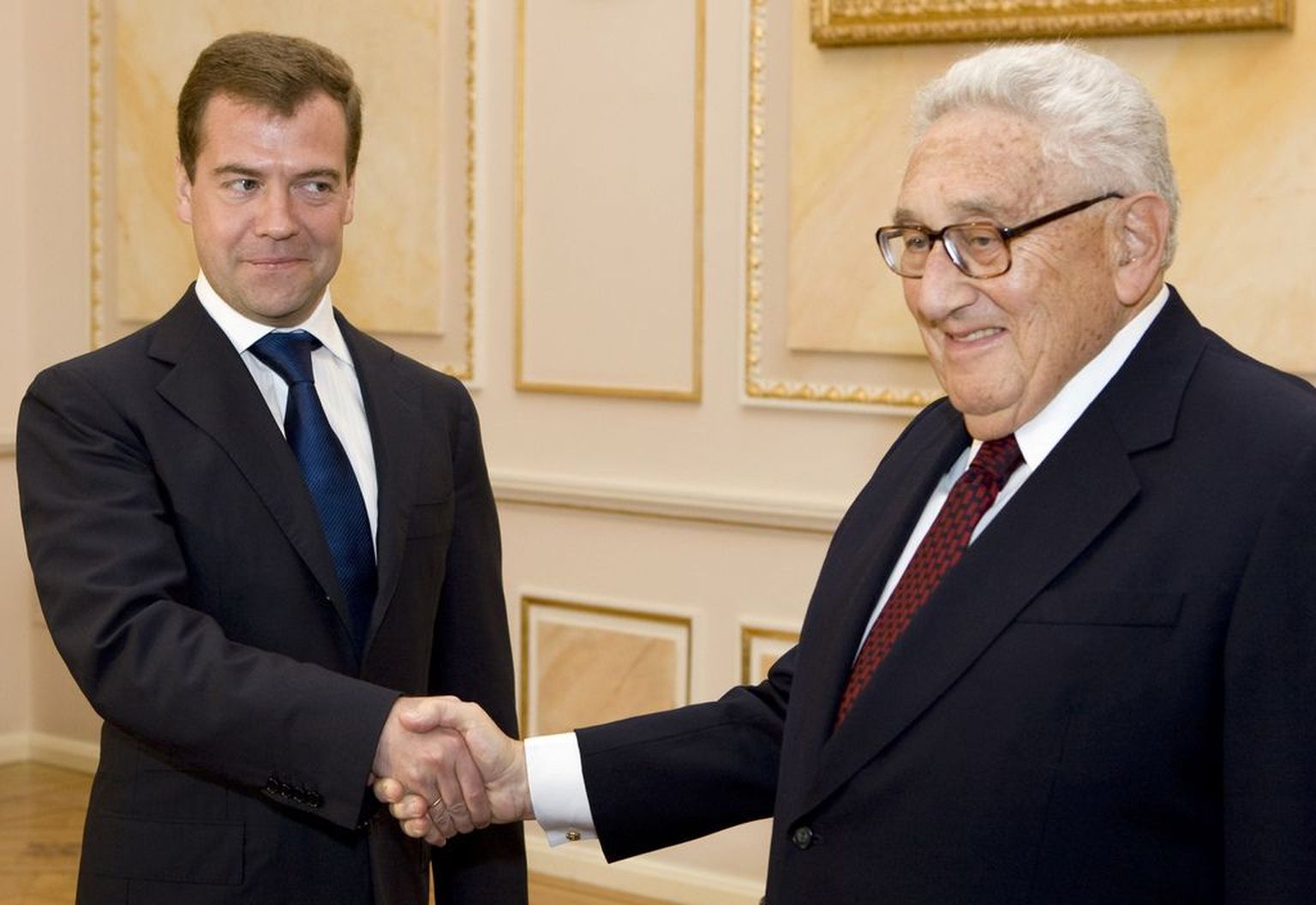 Дмитрий Медведев и Генри Киссинджер в 2008 году